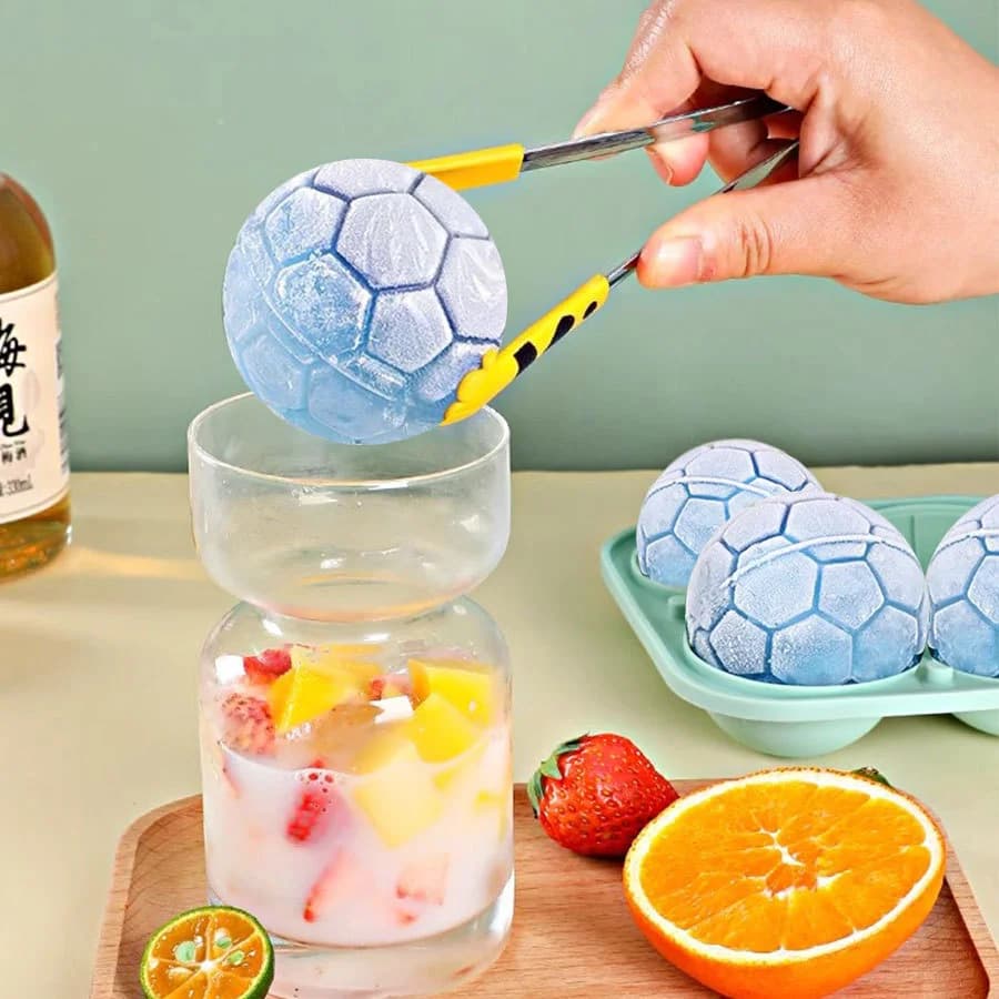 Forma de Cubos de Gelo de Futebol com 4 Cavidades e Tampa